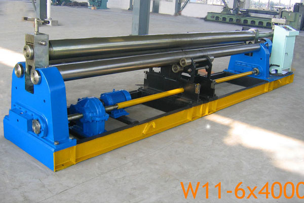 W11-60X4000機(jī)械對(duì)稱式三輥卷板機(jī)